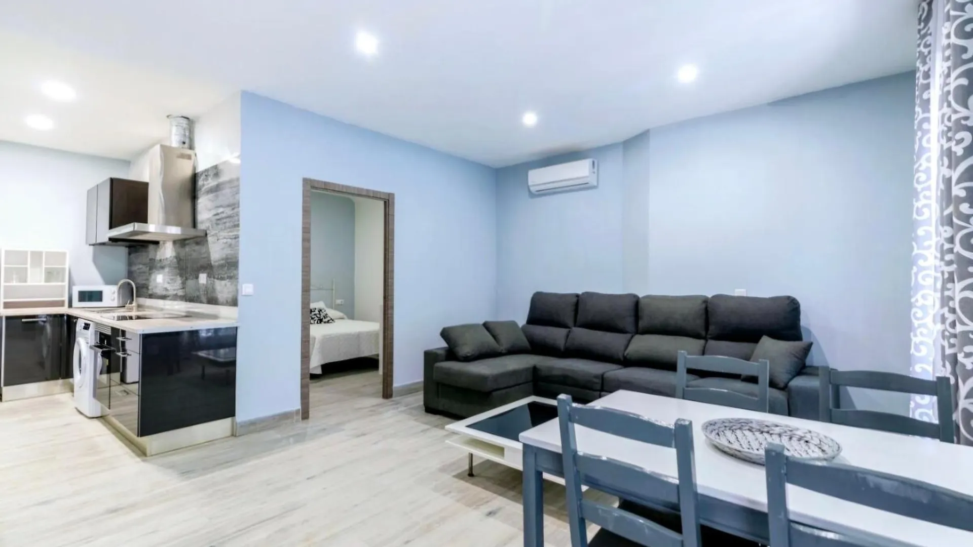 Deluxe Family Triana Apartment Seville