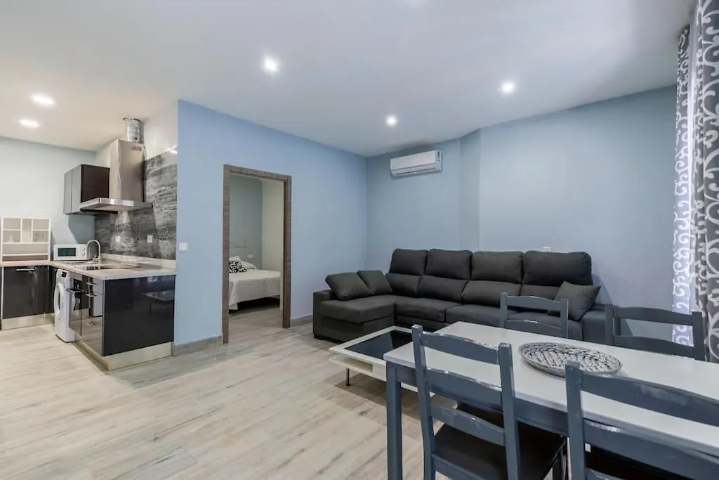 Deluxe Family Triana Apartment Seville