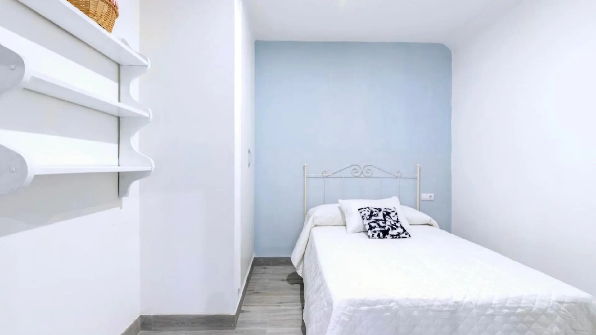 Deluxe Family Triana Apartment Seville