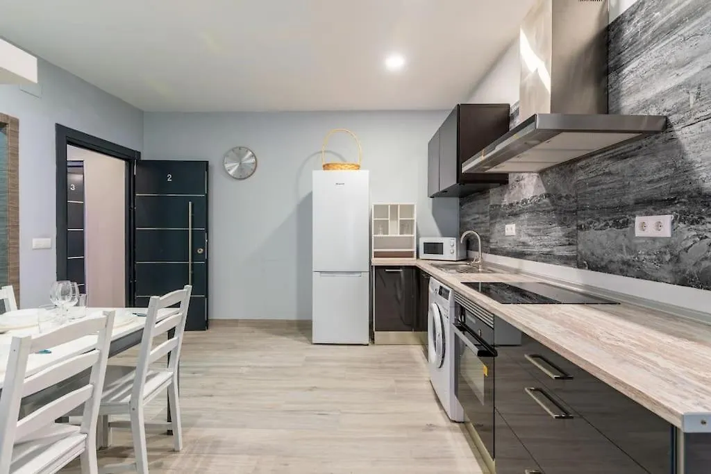Deluxe Family Triana Apartment Seville
