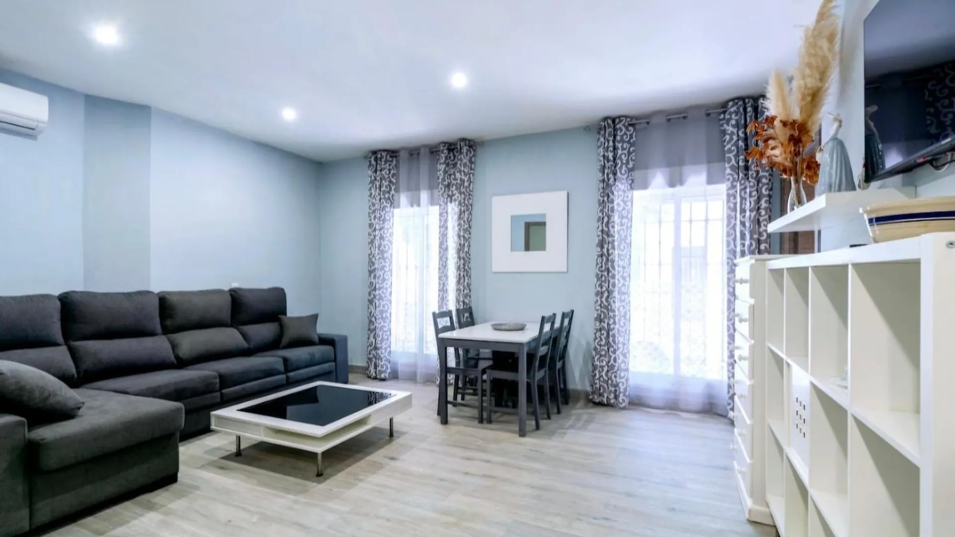 Deluxe Family Triana Apartment Seville Spain