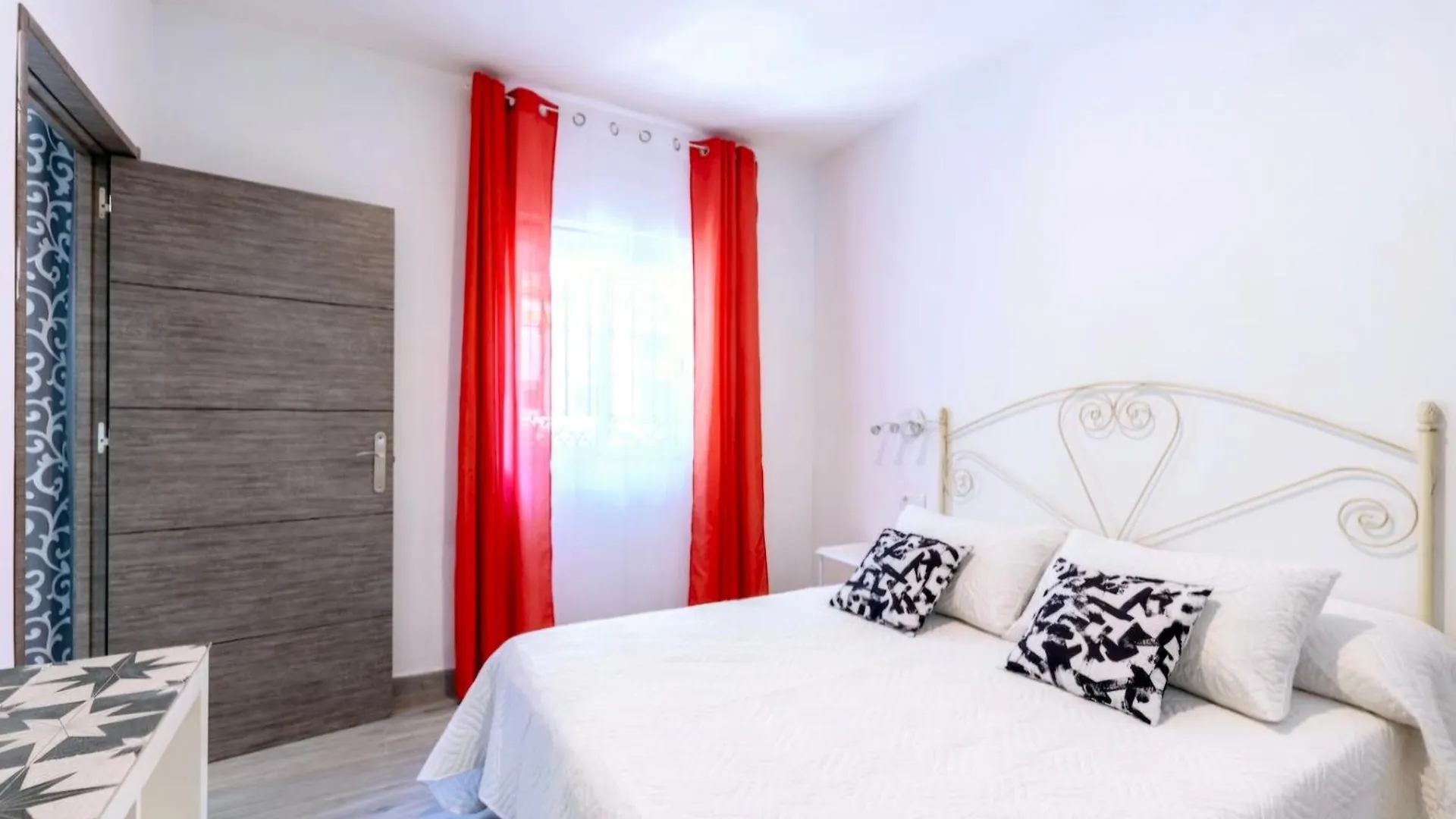 Deluxe Family Triana Apartment Seville